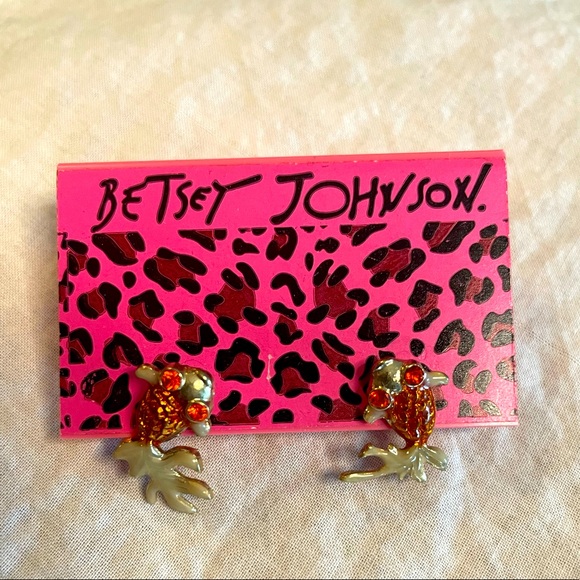 Betsey Johnson gold fish stud earrings - Picture 1 of 1